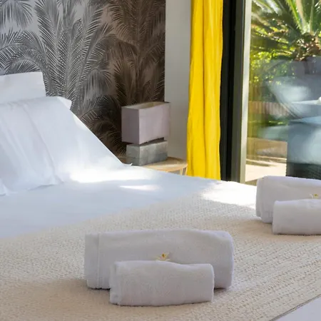 Appartement 3-br With Private Pool & Sea View *