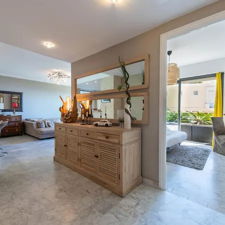 Appartement 3-br With Private Pool & Sea View