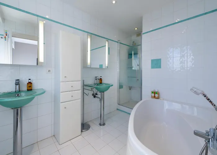 3-br With Private Pool & Sea View * カンヌ