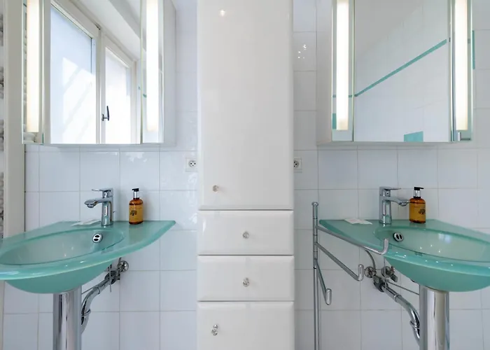 3-br With Private Pool & Sea View