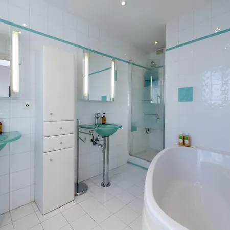 3-br With Private Pool & Sea View * Канны